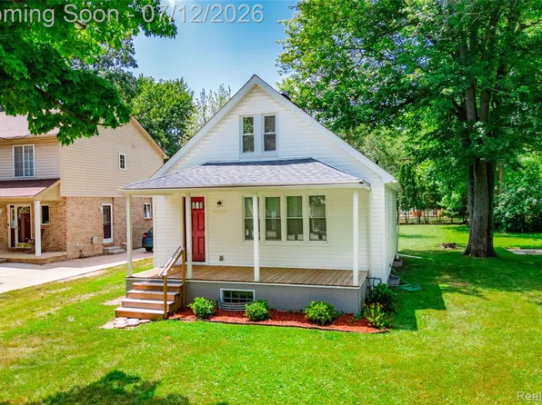 25450 6th St, Grosse Ile, MI 48138