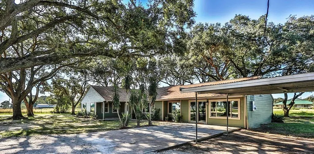 4 bed, 2.5 bath, 2792 sqft, $3,500 — Photo 2