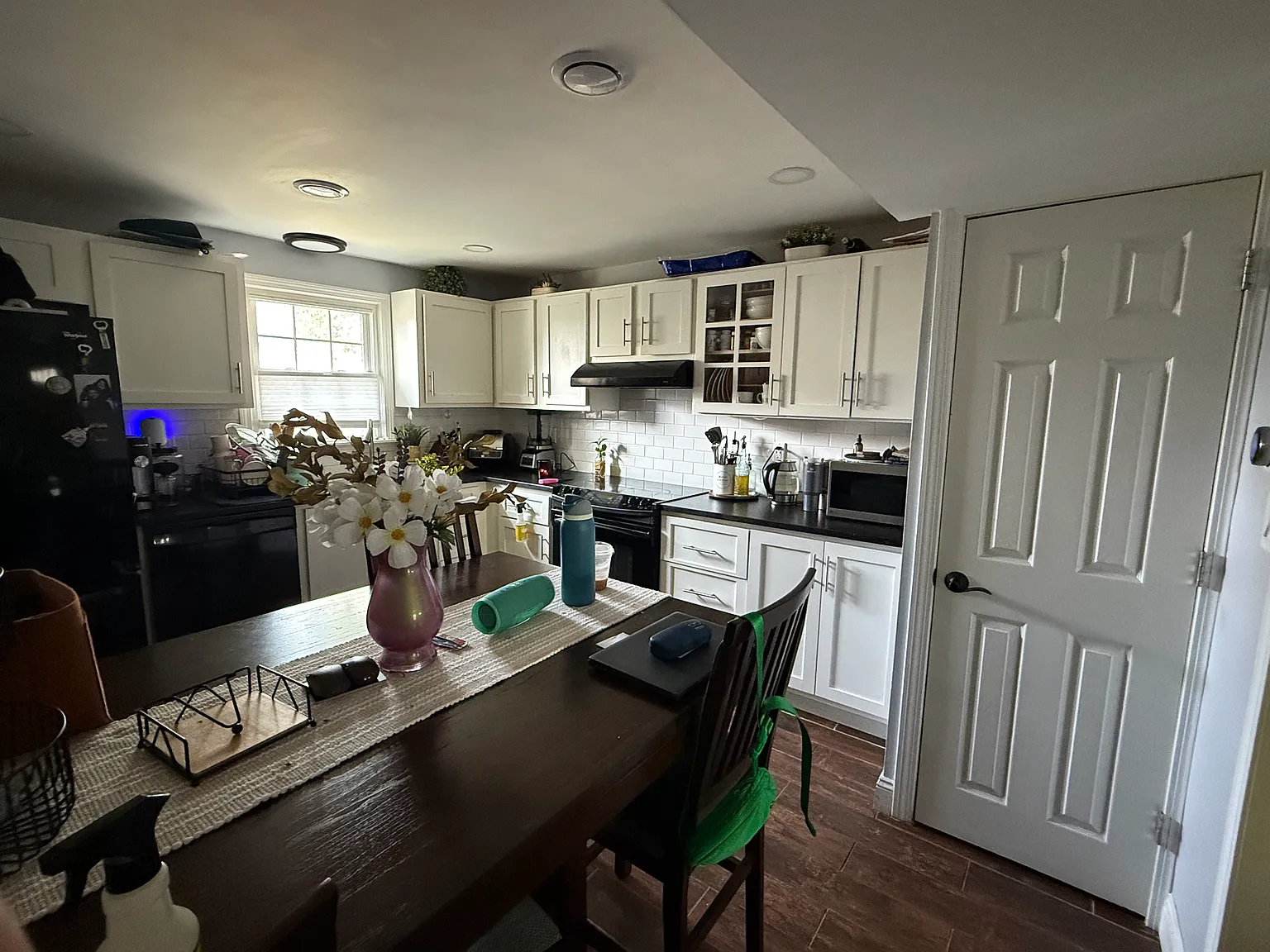 2 bed, 1.5 bath, 958 sqft, $2,700 — Photo 3