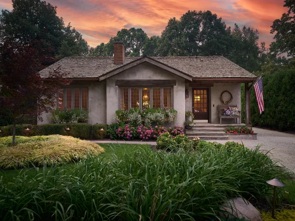 6639 Bandle St, Saugatuck, MI 49453