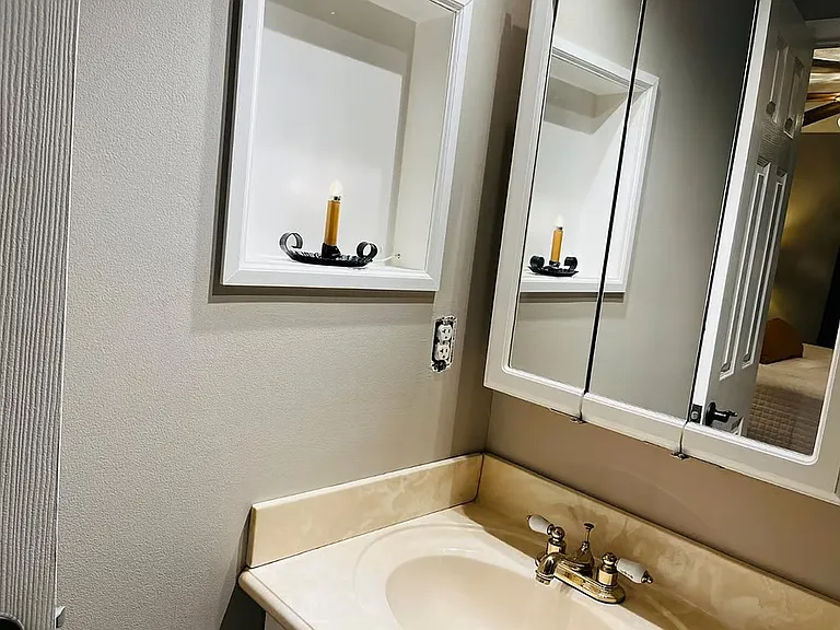 2351 Fernwood Ave — Photo 2