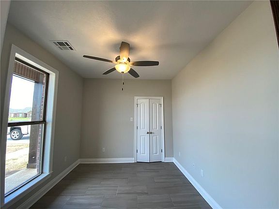5th image of 5401 Grant Ln