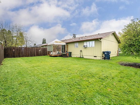4th image of 3542-3544 E St