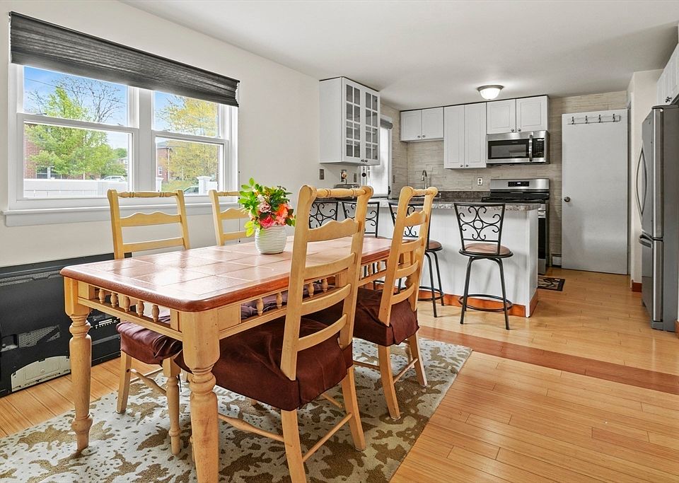 1st image of 44 Kingston St #44