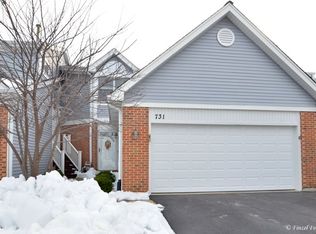 731 Daybreak Ln, Carol Stream, IL 60188