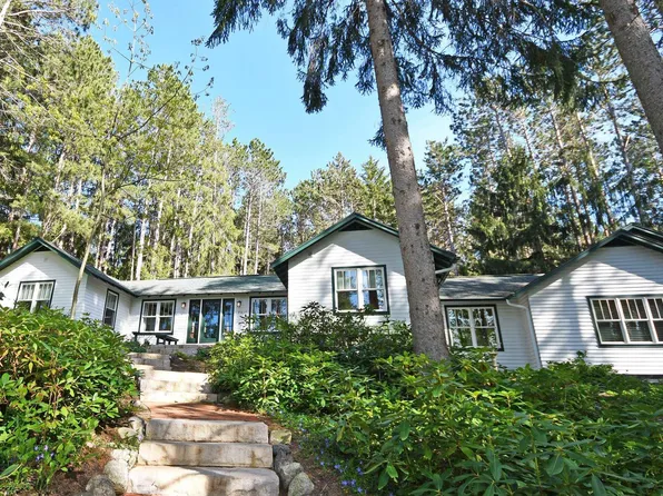 9017 S Dunns Farm Rd, Maple City, MI 49664