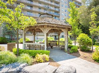 105 Cherryhill Blvd, 160 Cherryhill Place, 200, London, ON N6H 2L7