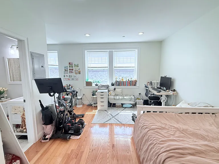 325 Newport Ave #22 — Photo 4