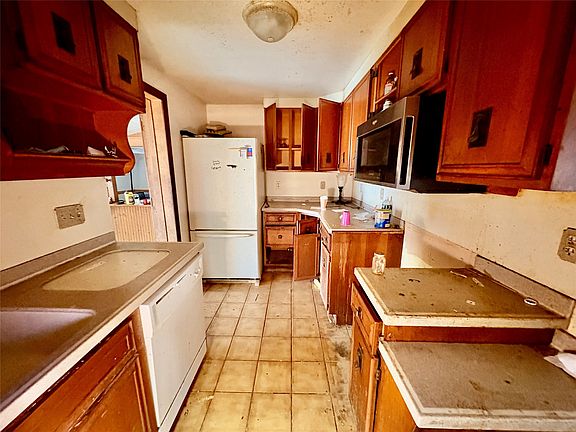 2nd image of 12 Fuller Rd