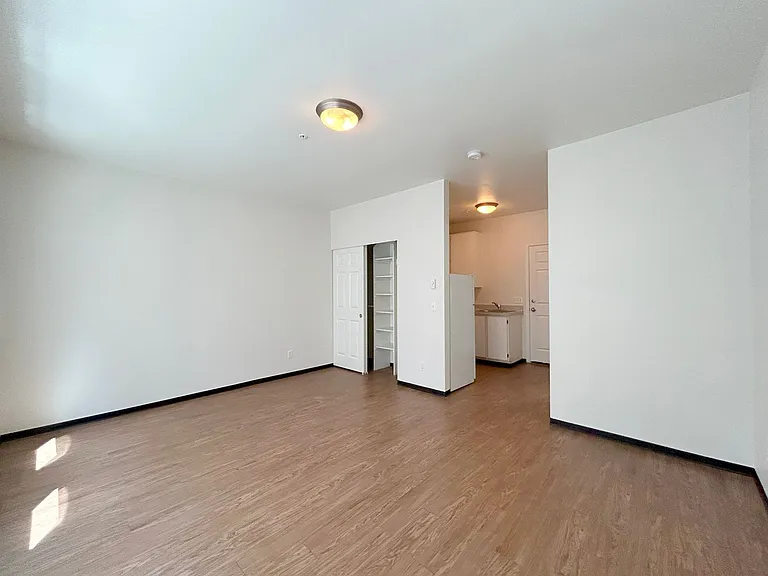 Ludlow Apartments — Photo 29