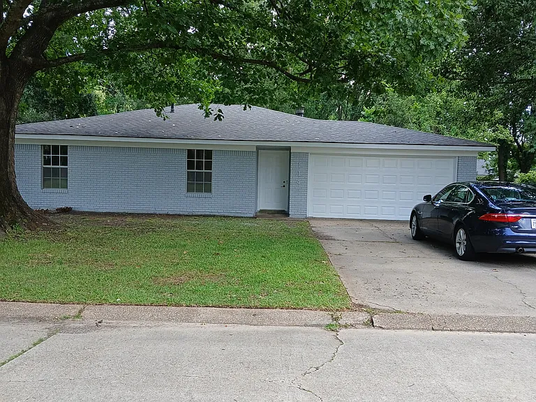 114 Ashlawn Ln — Photo 1