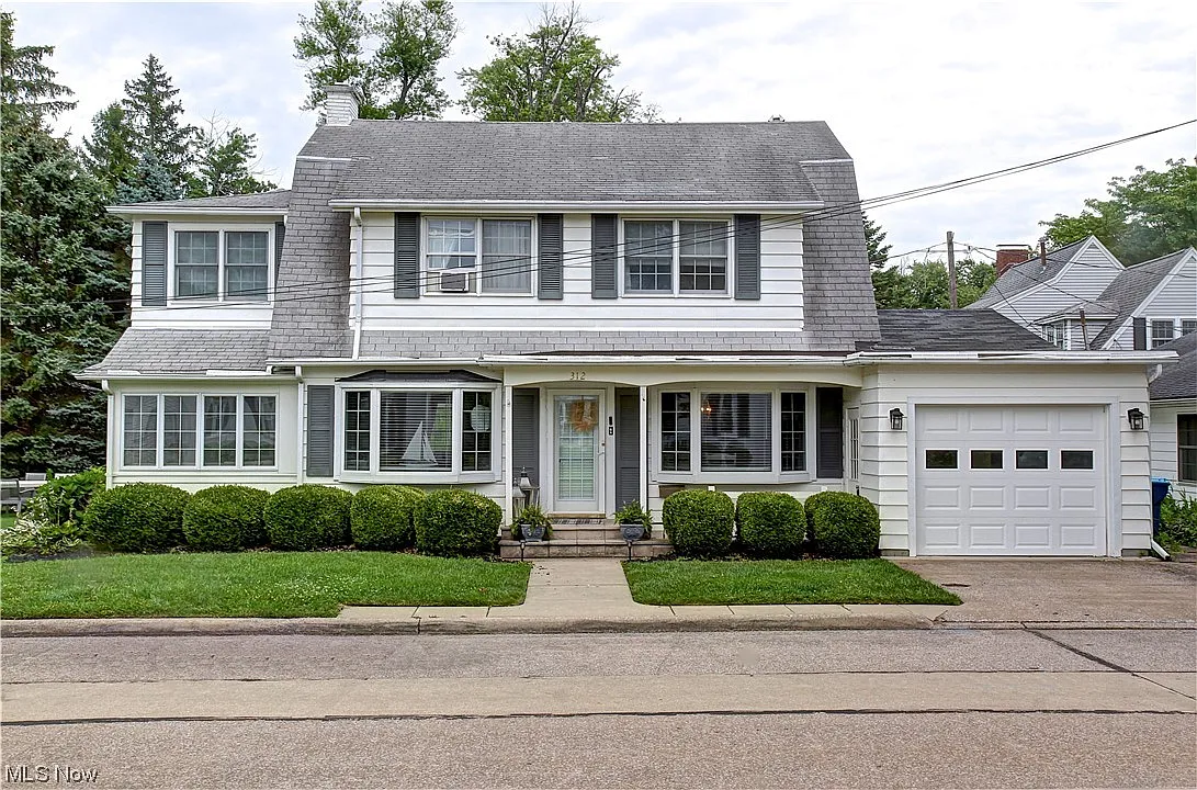 312 Winona Ave photo 1