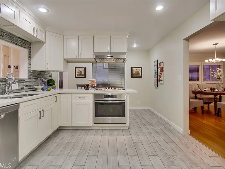1918 La France Ave — Photo 15