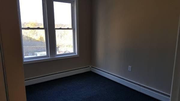 2nd image of 33 Holsman St
