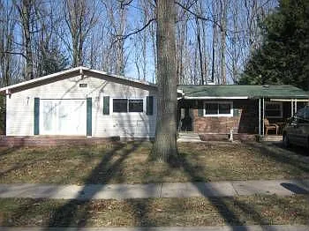 485 Westgate Dr photo 1
