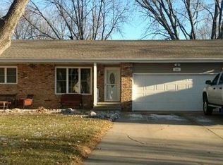 208 Willow Ct, Elk Point, SD 57025