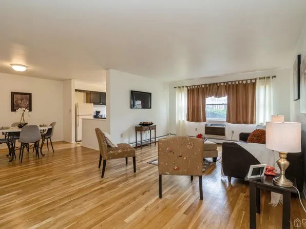 24 Woodedge Ave APT 3, Edison, NJ 08817