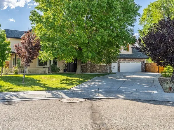 1769 Zuni Cir, Bishop, CA 93514