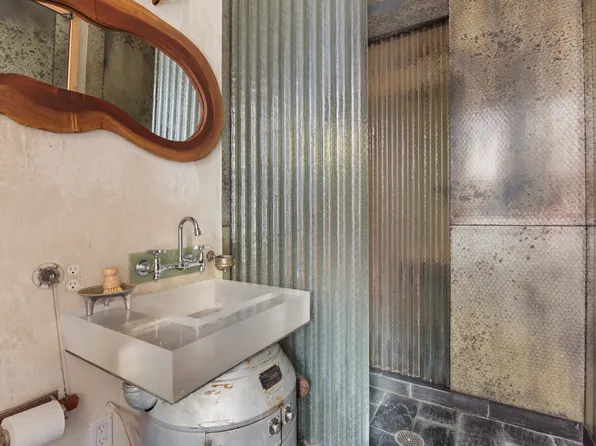 527 Hudson Street image 23 of 24