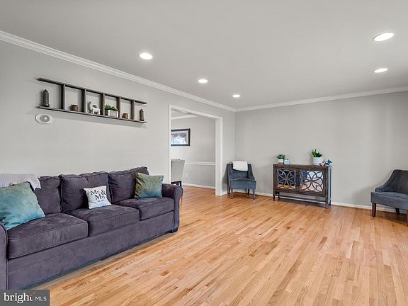 5th image of 236 Spring Run Ln