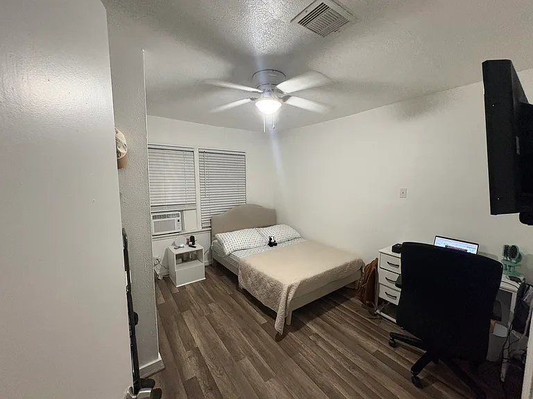 3446 Blodgett St #2 — Photo 6