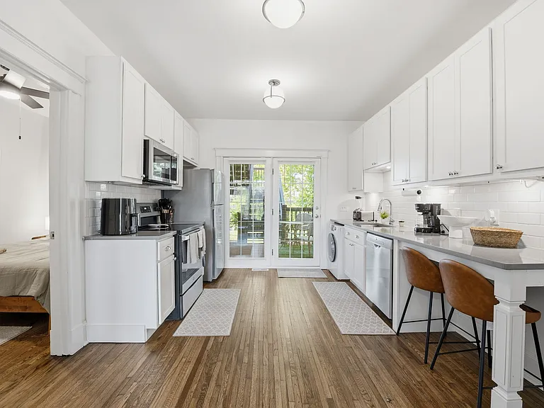 5750 Pershing Ave #2W — Photo 13