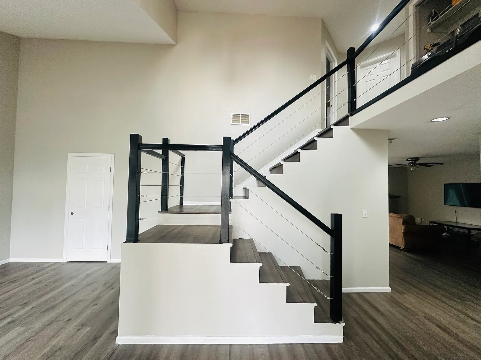 3 bed, 2741 sqft, $900 — Photo 1