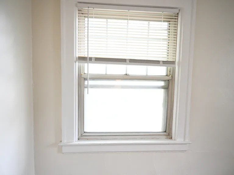 816 Maplegrove Ave — Photo 12