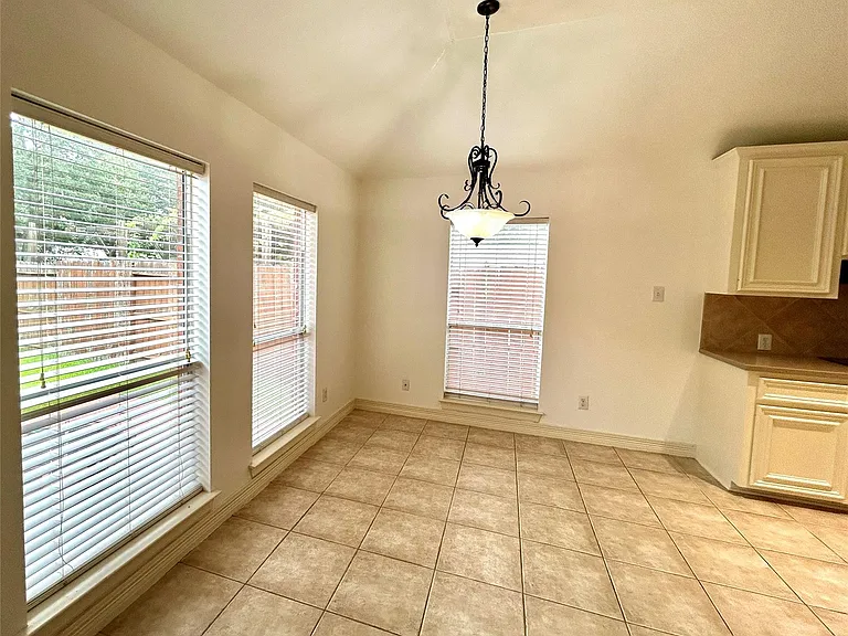 2627 Havencrest Dr — Photo 6