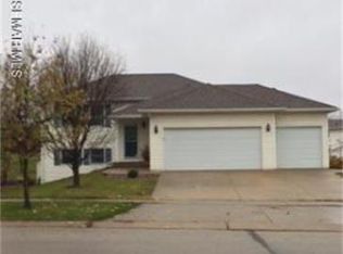 4406 Manor Park Dr NW, Rochester, MN 55901