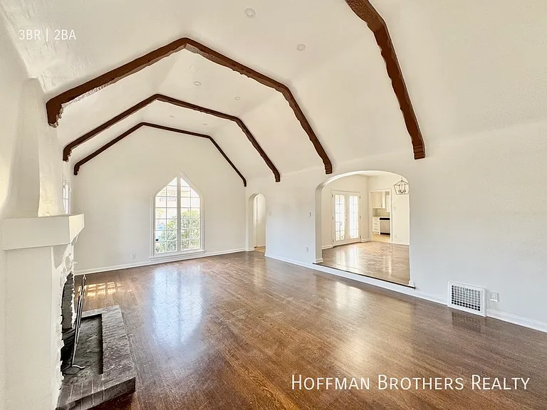 302 N Mansfield Ave #A — Photo 4