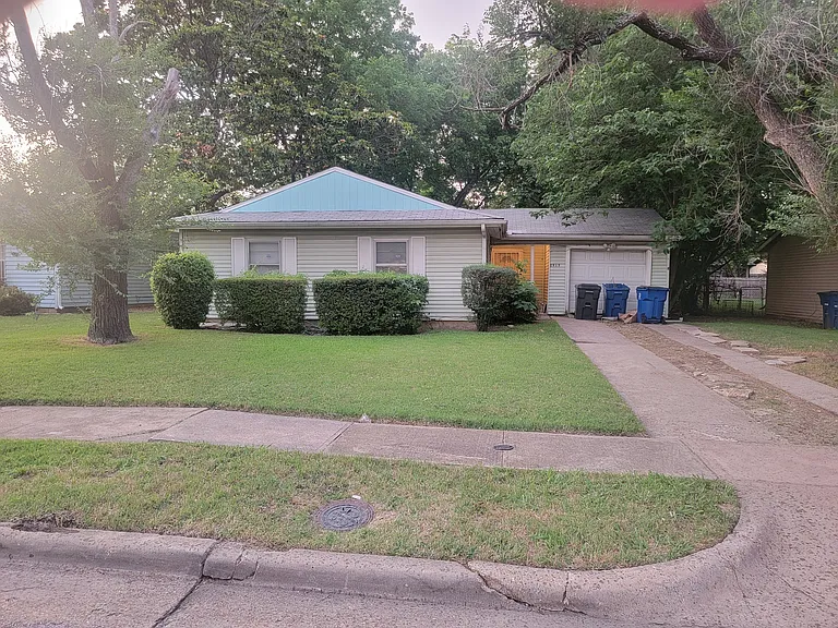 2915 Cummings St — Photo 3