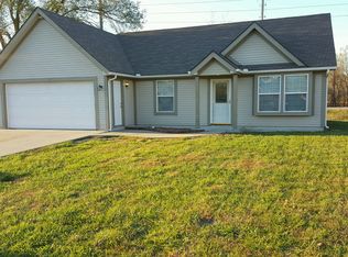 1003 SW Blue Branch Dr, Grain Valley, MO 64029