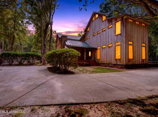 3205 N 1st St, Ocean Springs, MS 39564