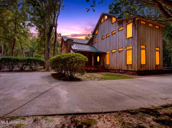 3205 N 1st St, Ocean Springs, MS 39564