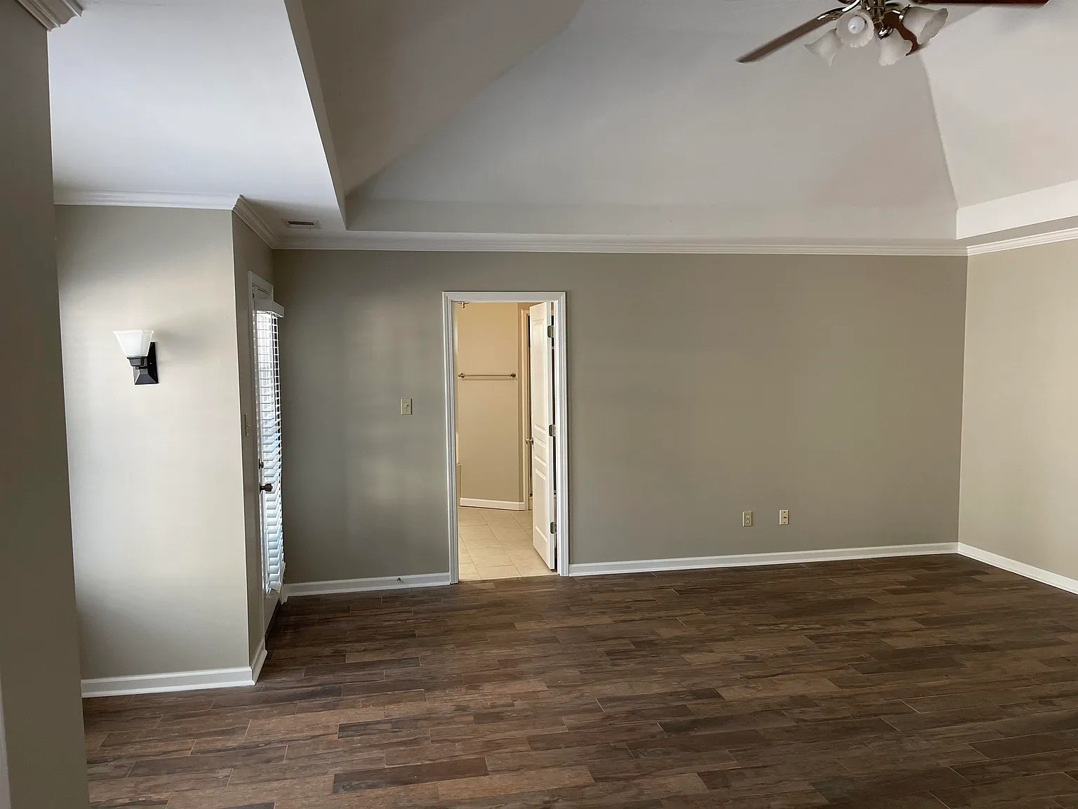 4 bed, 4.0 bath, 2590 sqft, $3,300 — Photo 3