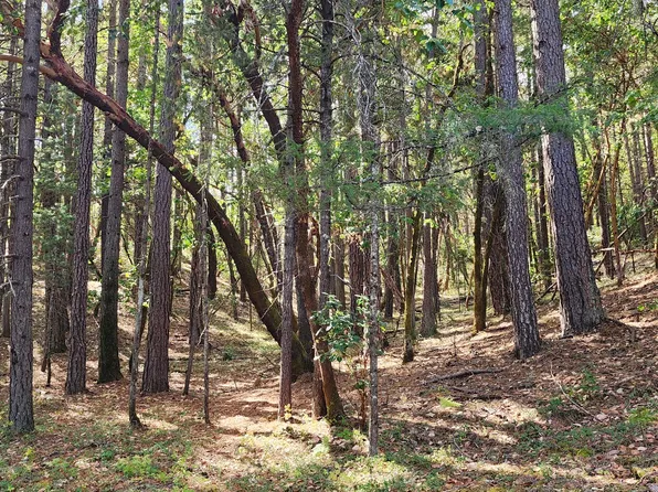 Pinecrest Dr, Grants Pass, OR 97526