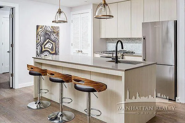 Rented by Manhattan Realty Group | media 9