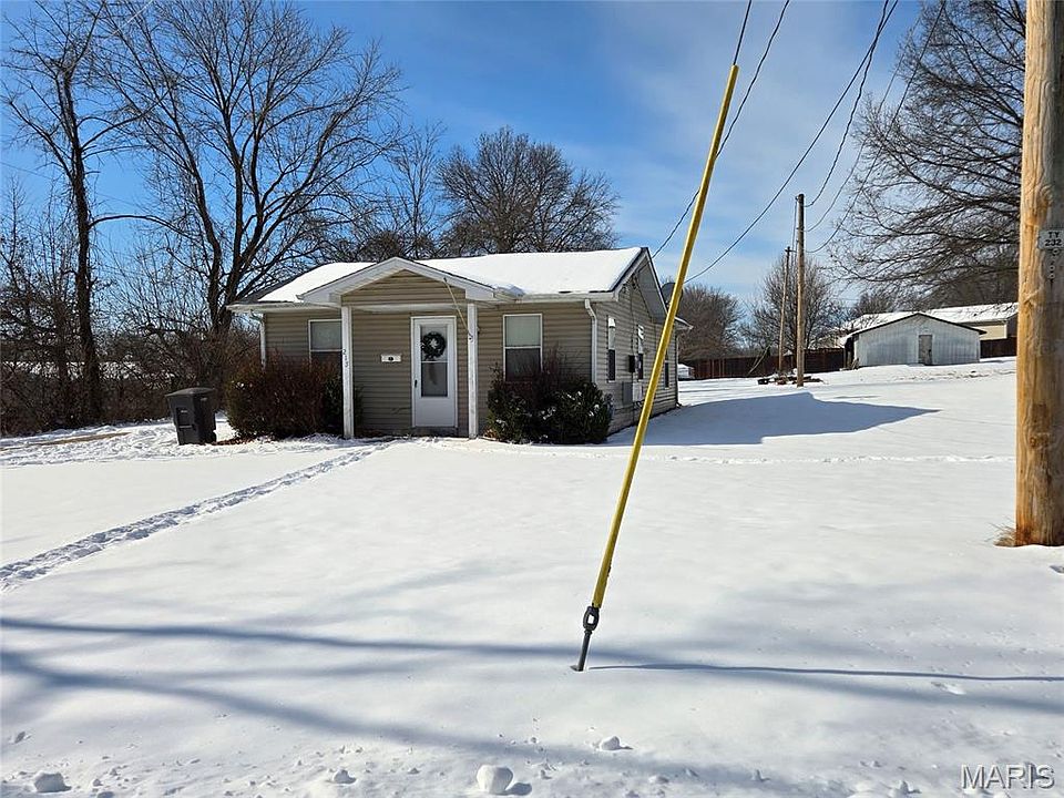 2nd image of 215 Alden St