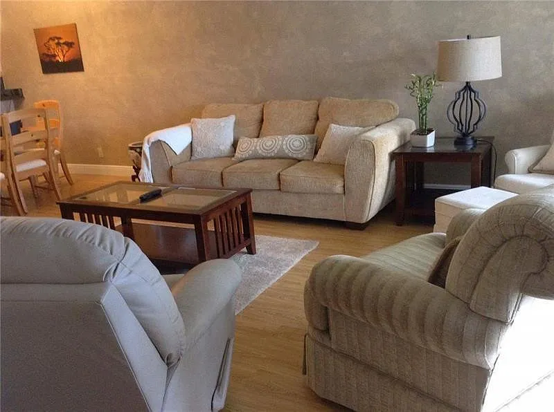 2 bed, 2.0 bath, 1100 sqft, $2,200 — Photo 4