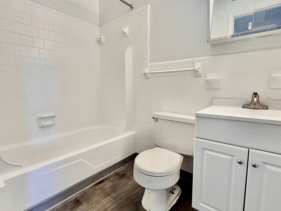2nd image of 814 Lasalle Ave #7