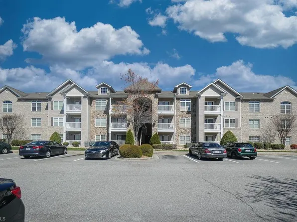 7102 W Friendly Ave Unit 110, Greensboro, NC 27410
