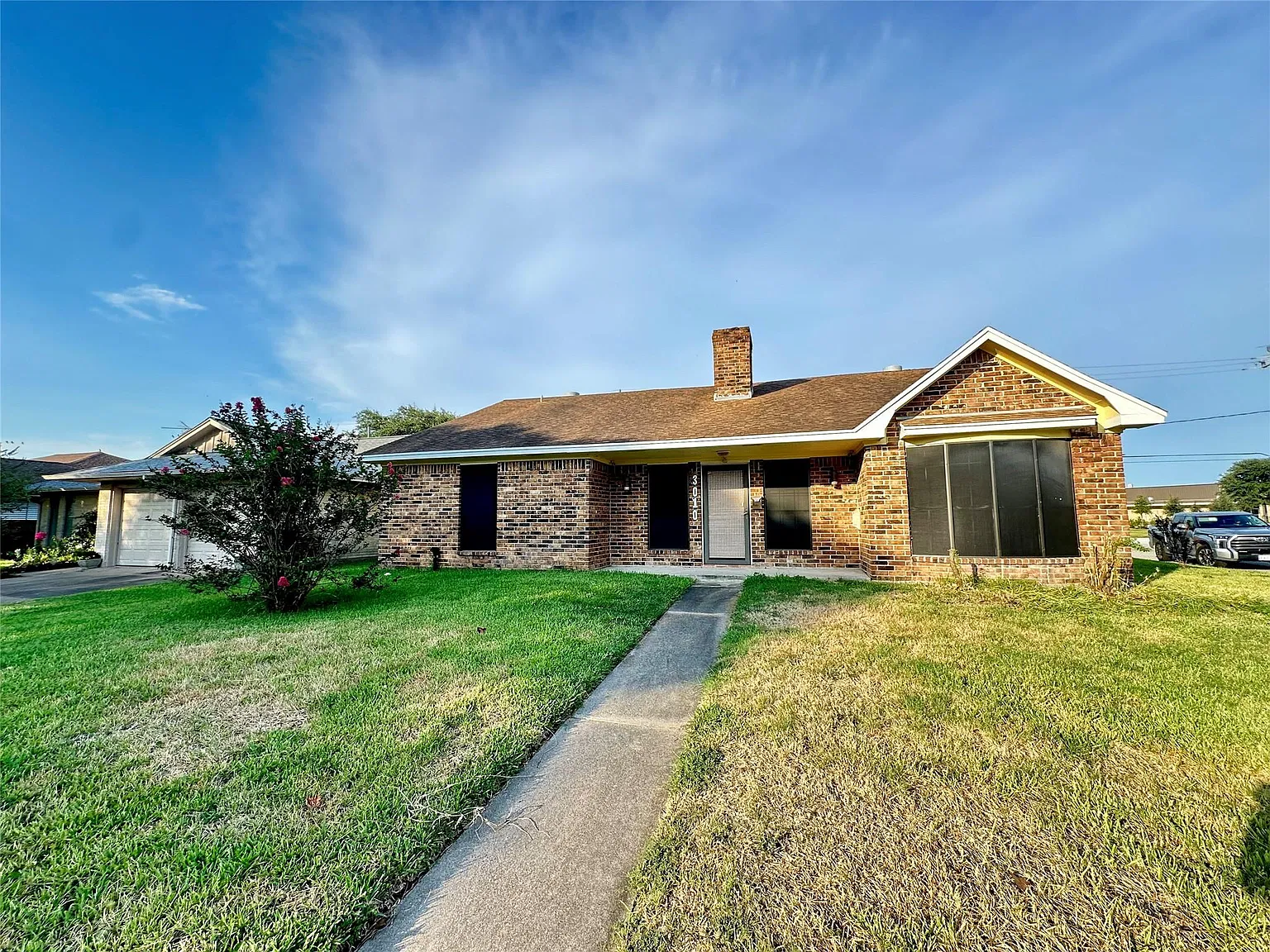 3 bed, 2.0 bath, 2370 sqft, $2,400 — Photo 1