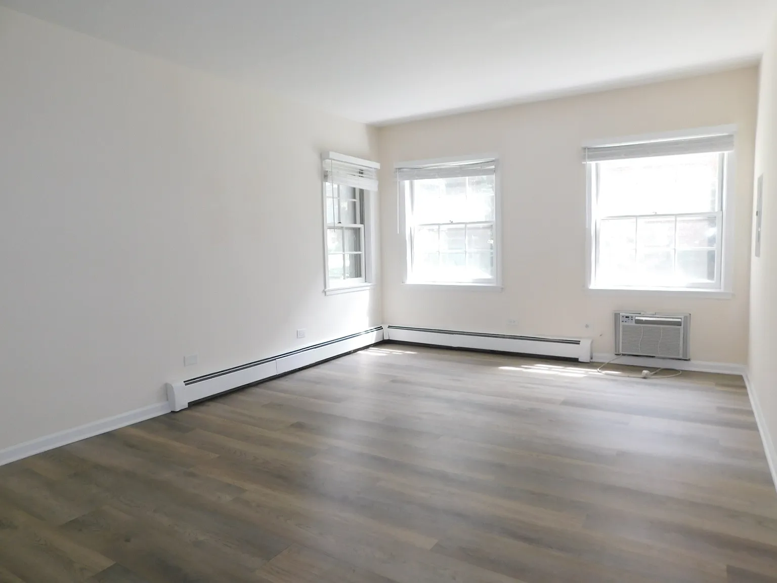 2 bed, 950 sqft, $2,095 — Photo 2