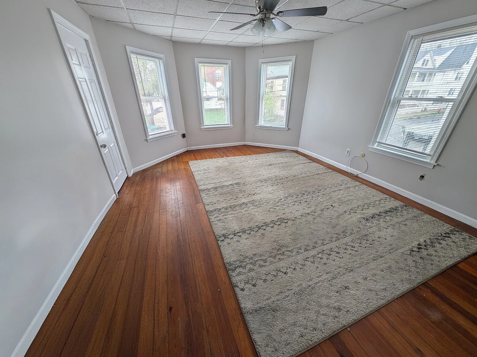 3 bed, 1200 sqft, $1,700 — Photo 2