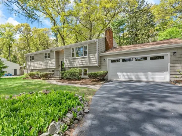 168 Edmond Dr, North Kingstown, RI 02852