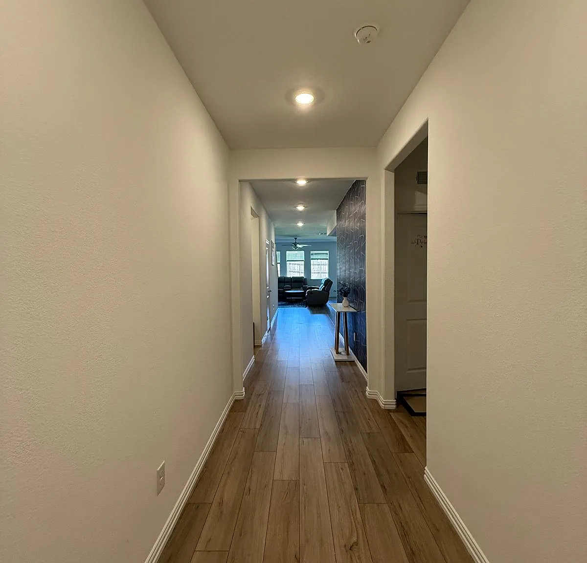 4 bed, 2348 sqft, $2,700 — Photo 2