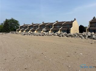 25 Grande Lake Dr, Port Clinton, OH 43452
