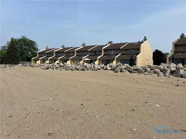 25 Grande Lake Dr, Port Clinton, OH 43452