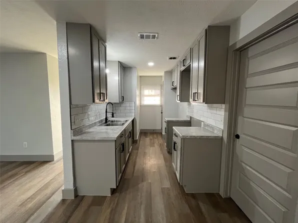 3982 Granite Hill Dr, Dallas, TX 75241